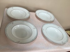 Royal Doulton Carnations H5084