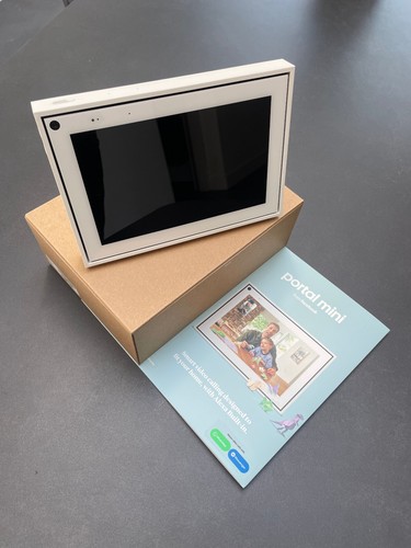 White facebook portal - facebook, 8"