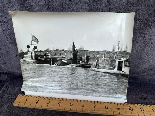 1950 early press photograph - early,