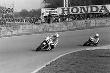Mick Grant Kawasaki leads