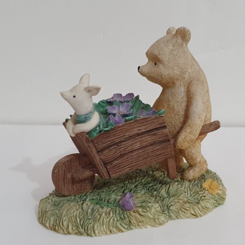 Classic pooh a1348 pushing - classic,