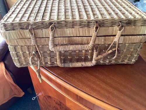 Vintage picnic hamper - , with