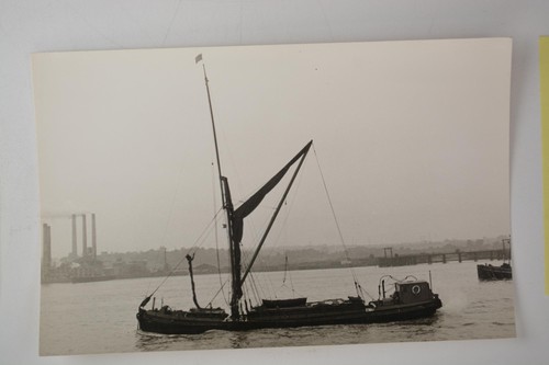 Thames sailing barge thyra - sailing,