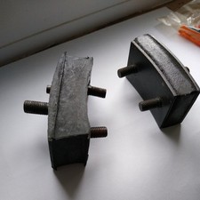 AUSTIN/ BMC/MORRIS 1100/ 1300 ,QH NOS ENGINE MOUNTS A PAIR (AHA5484)(EM50)