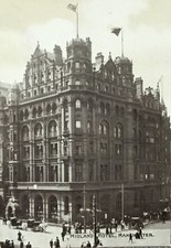 HORSE DRAWN TAXIS QUEUING AT