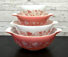 Pyrex Vintage Mixing Bowls Set