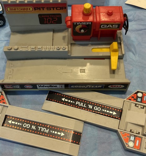 Matchbox motor city garage - motor,