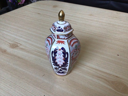 Spode hexagonal vase with - vase, lid