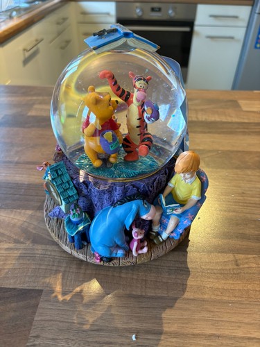 Disney snow globe rare winnie - snow,