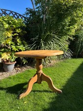 Table. Round pine pedestal dining table 88cm diameter