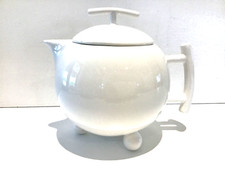 Sam & Squito White Contemporary / Modern Yong Teapot ( no filter )