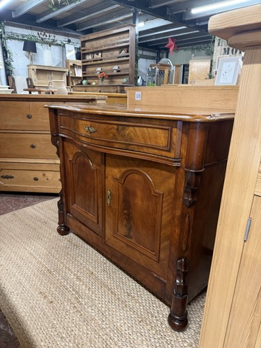 Mahogany serpentine sideboard - serpentine,