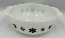 Vintage Pyrex Gaiety Snowflake