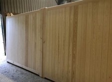 Wooden driveway gates flat - driveway,