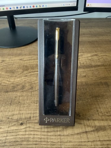 Parker falcon fountain - falcon,