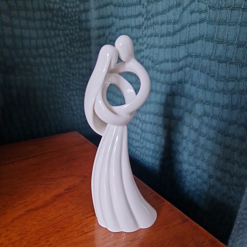 Circle love figurine kim - circle, by