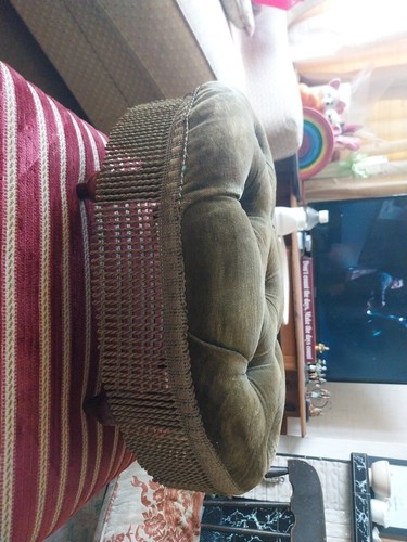Small footstool 4 short - on,