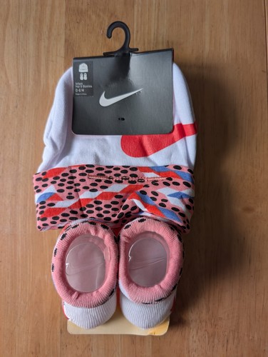 Nike new born hat - new, booties