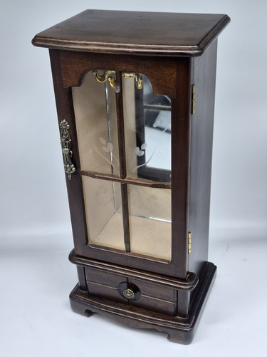 Vintage wooden jewellery box - wooden,