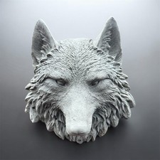 Small Wolf Head Concrete Wall