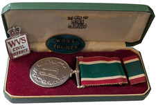 BOXED - WOMEN'S VOLUNTARY SERVICE MEDAL & 2 BADGES - WVS Civil Defence & Trainer