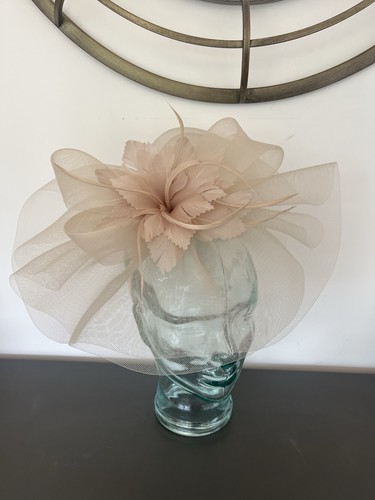 Champagne fascinator with