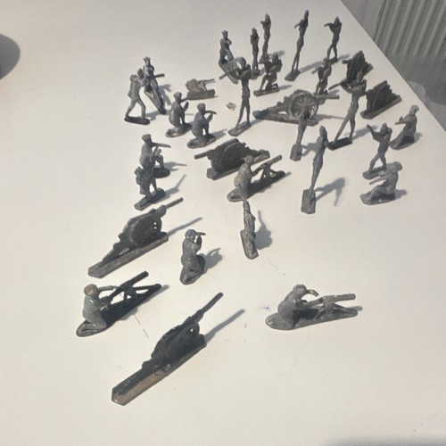 Painted plastic toy soldiers - painted,
