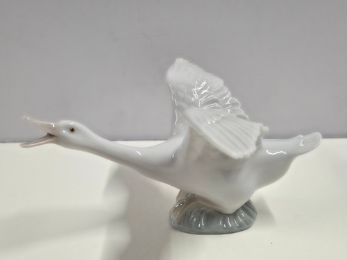 Lladro swan figurine white - lladro,
