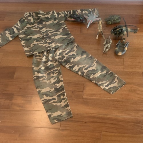 Small soldier and - and, army