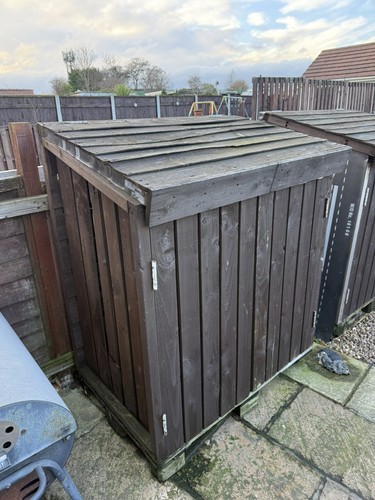 Log bin store - or,