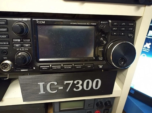 Desktop stand for the icom - stand,