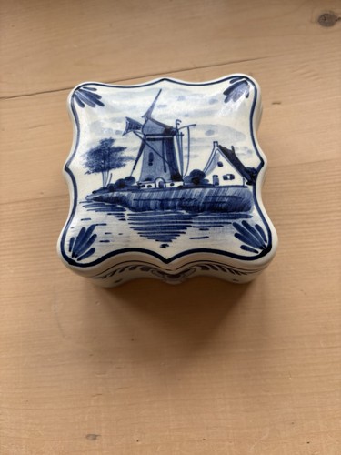 Delftware ceramic trinket - , box