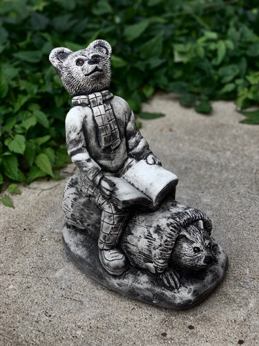 Realistic bear statue cement - realistic,
