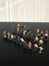 26 x painted HO/OO Passenger and railway staff figures.