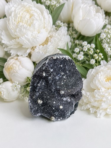 Black amethyst freeform - amethyst, geode