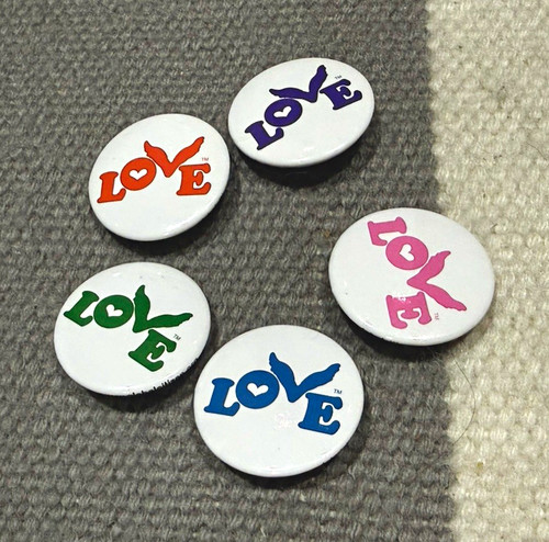 Coldplay love pin back - "love", pin-back