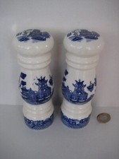 VINTAGE BLUE AND WHITE OLD WILLOW MILL SHAPE SALT & PEPPER POTS CRUET SHAKERS