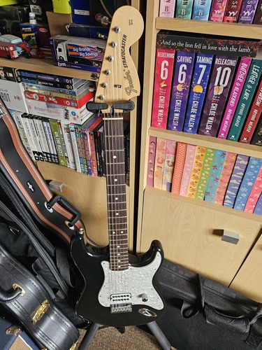 Fender tom delonge black - delonge,
