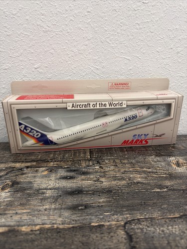 Vintage sky marks airbus a320 - airbus,