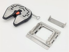 Fifth wheel with auto lock