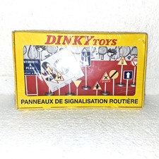 Dinky Toys France 593 Set Of Road Signs. Factory Sealed Ref UR7