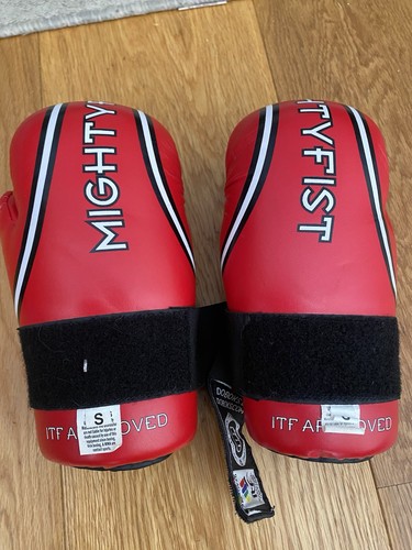Size small taekwondo - size, sparring