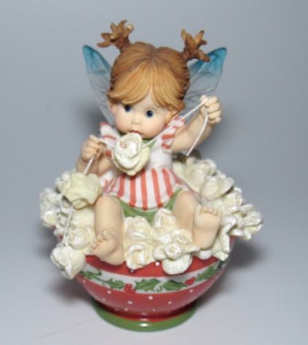Stringing popcorn fairie - stringing,