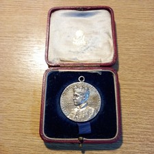 1911 INVESTITURE OF EDWARD PRINCE OF WALES 35mm SILVER MEDAL - CASED