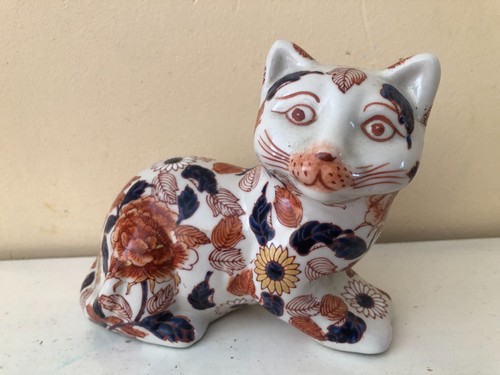 Chinese porcelain cat figurine