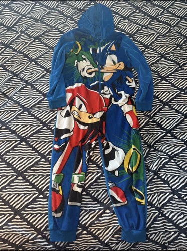 Sonic the hedgehog size - the,