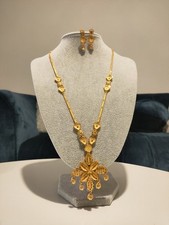 Indian Pakistani forming Gold