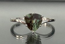 10K White Gold W/ Green Andesine Ring Size N  -  6 1/2
