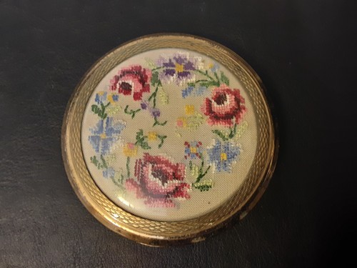 Vintage kigu powder - kigu, compact
