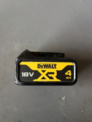 Dewalt dcb182 18volt - dewalt,